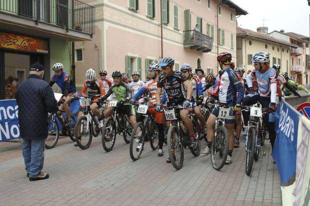 La partenza del Trofeo San Martino ad Albiano d'Ivrea (foto comitato organizzatore)