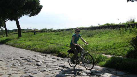 Appia Antica in bici. Foto: Nina Agazzi (flickr)