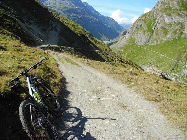 10 In discesa verso il lago Mauvoisin