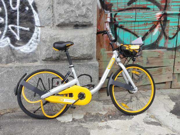 10 Una bici del bike sharing vandalizzata