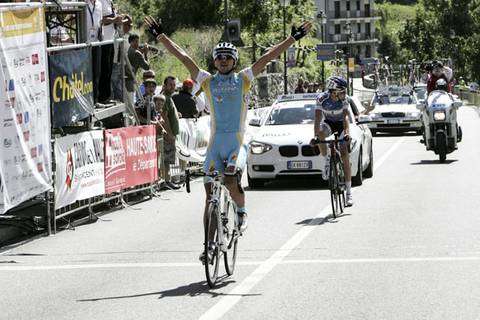L'arrivo di Arman Kamyshev nella tappa dedicata a Maurice Garin primo vincitore del Tour de France .jpg