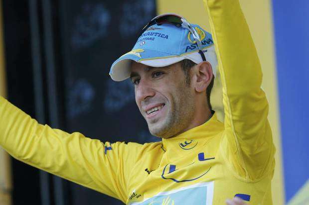 Nibali in maglia gialla 