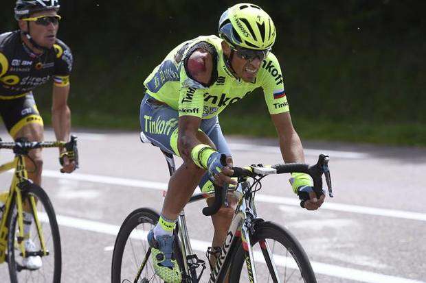 Alberto Contador dopo la caduta (foto cyclingnews)