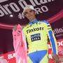 Alberto Contador non riesce ad indossare la maglia rosa per la caduta (foto Sirotti Cyclingnews)