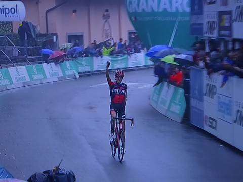 Alessandro De Marchi trionfa nel Giro dell'Emilia (1)
