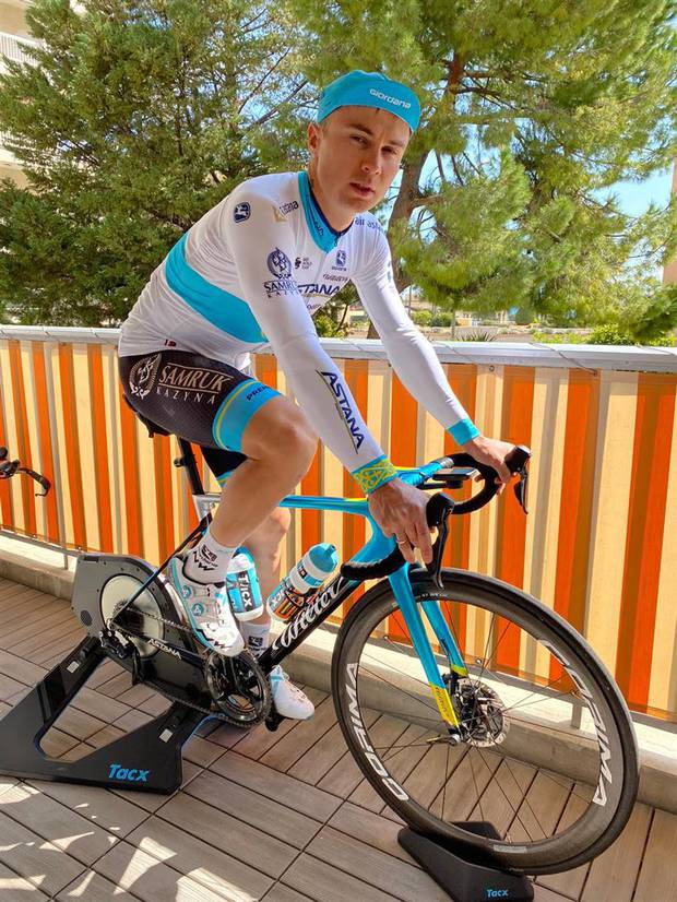 Alexey Lutsenko in testa al Giro d'Italia virtuale