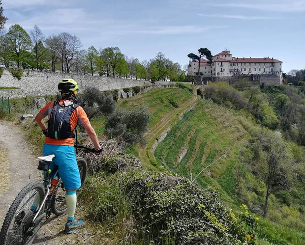 Castello di Masino Grand Tour Unesco del Piemonte in bicicletta