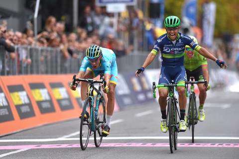 Chaves vince il Lombardia in volata su Rosa e Uran (foto cyclingnews)