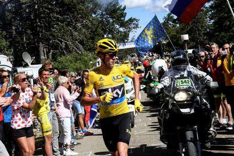 Chris Froome di corsa verso il traguardo (foto cyclingnews)