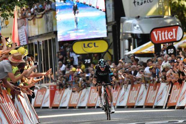 Chris Froome vince la tappa Bagnères de Luchon (foto cyclingnews)