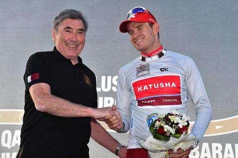 Eddy Merckx premia il vincitore Alexander Kristoff (foto cyclingnews)