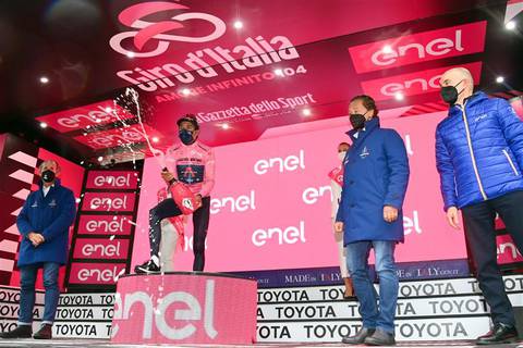 Egan Bernal vince in Maglia Rosa a Cortina d'Ampezzo (foto federciclismo)