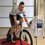 Elia Viviani partecipa al Giro d'Italia virtuale