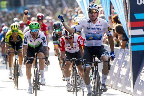 Elia Viviani trionfa ad Amburgo (foto cyclingnews bettini) (1)