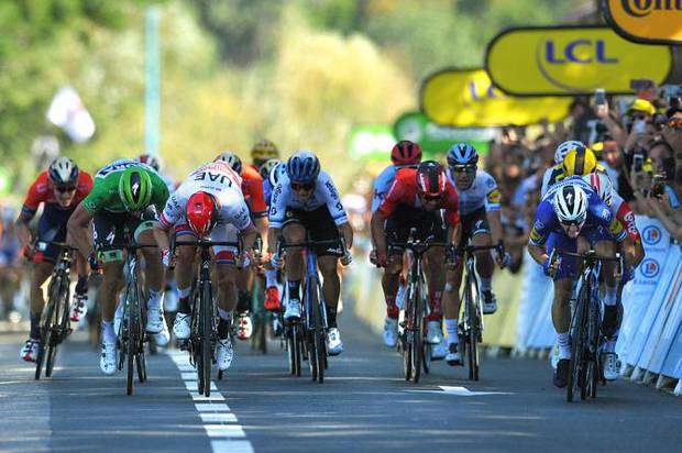 Elia Viviani vince a Nancy la sua prima tappa al Tour de France (foto cyclingnews) (1)