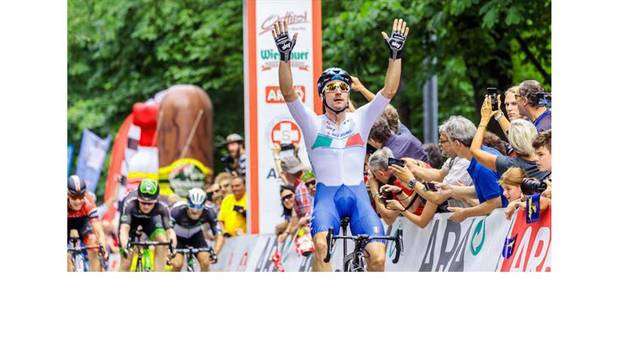 Elia Viviani vince a Vienna nel Giro dell'Austria (foto federciclismo)