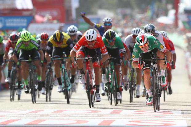 Elia Viviani vince la tappa 10 della Vuelta (foto cyclingnews)