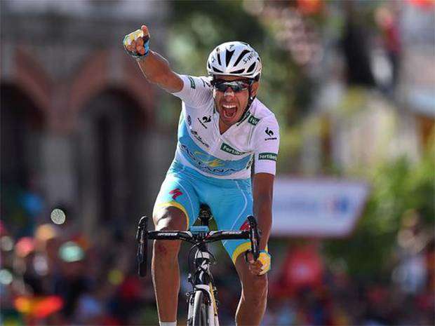 Fabio Aru conquista la maglia Roja della Vuelta Spagna nella penultima tappa di Cercedilla (foto cyclingnews)