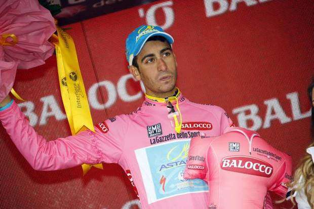 Fabio Aru nuova maglia rosa (foto Cyclingnews)