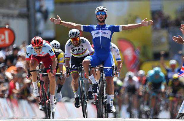 Fernando Gaviria vince la prima tappa del Tour de France 2018 (foto cyclingnews)