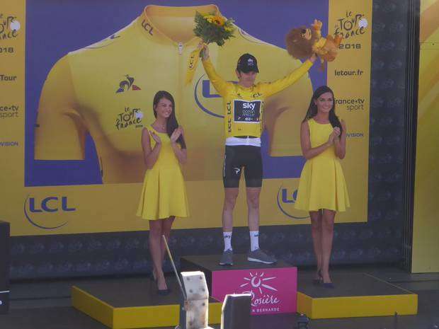 Geraint Thomas maglia gialla Tour de France arrivo tappa La Rosiere (5)
