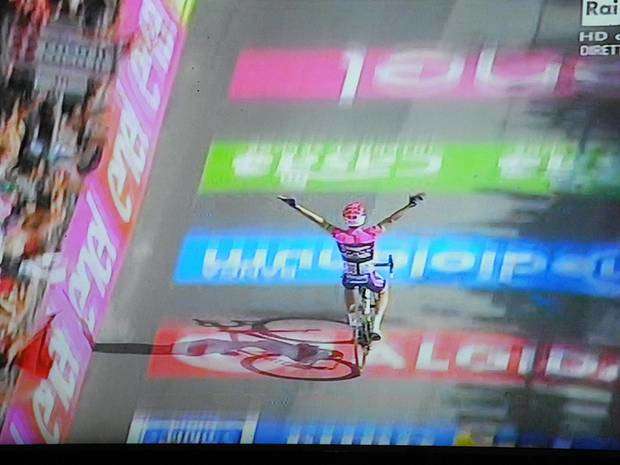 Giro d'Italia tappa 4 vittoria di Diego Ulissi 1