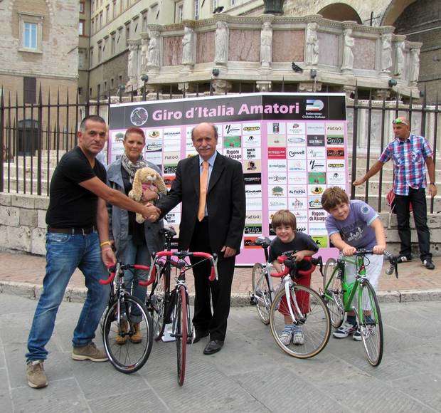 consegna delle bici con Carlo Rossini