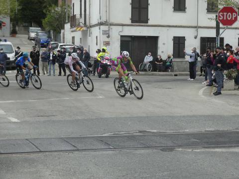 Giro d'Italia impresa di Taco Van der Hoorn in fuga da Biella a Canale d'Alba (1)