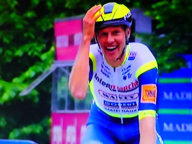 Giro d'Italia impresa di Taco Van der Hoorn in fuga da Biella a Canale d'Alba (10)