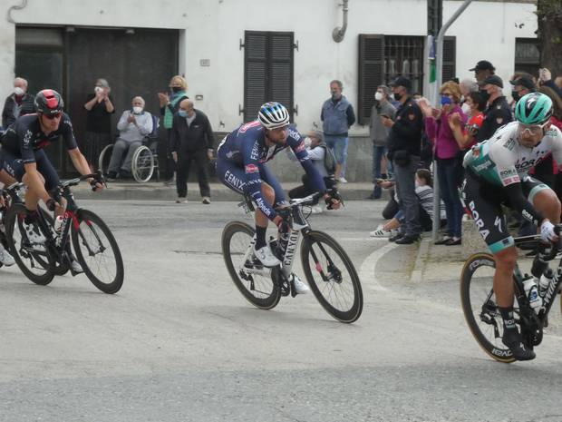 Giro d'Italia impresa di Taco Van der Hoorn in fuga da Biella a Canale d'Alba (5)