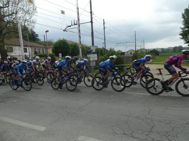 Giro d'Italia impresa di Taco Van der Hoorn in fuga da Biella a Canale d'Alba (6)
