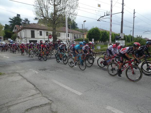 Giro d'Italia impresa di Taco Van der Hoorn in fuga da Biella a Canale d'Alba (7)