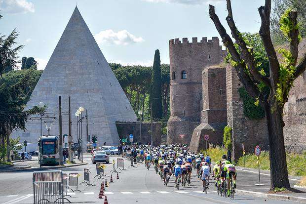 Gran Premio Liberazione 2016 sfondo Piramide Cestia (foto 6Stili)