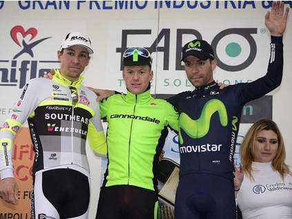 Il podio di Larciano con Fedi, Clarke e Visconti (foto Sirotti cyclingnews)