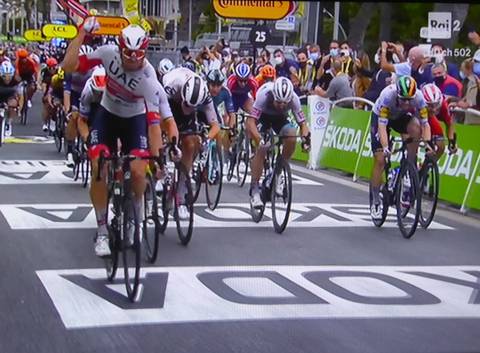 Il norvegese Kristoff vince la prima tappa del Tour de France (1)