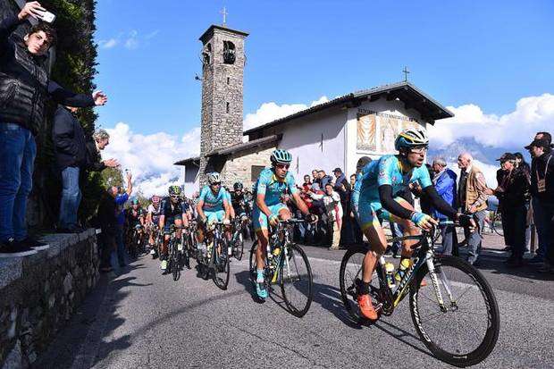 Il passaggio sul Ghisallo (foto cyclingnews)