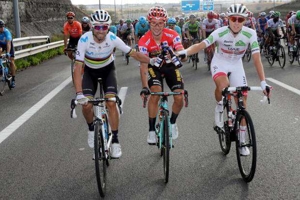 Il podio della Vuelta Roglic Valverde Pogacar (foto cyclingnews)