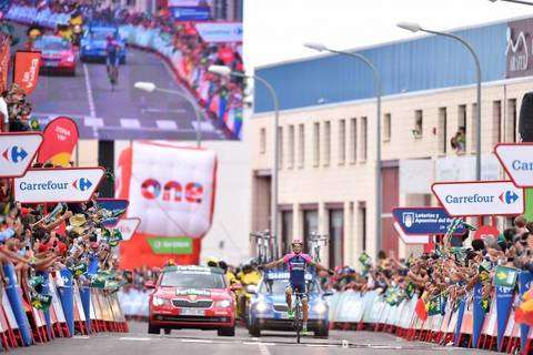 Il portoghese Nelson Oliveira vincitore della tappa di Tarazona (foto cyclingnews)