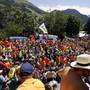 Il pubblico sui tornanti dell'Alpe d'Huez (foto cyclingnews)
