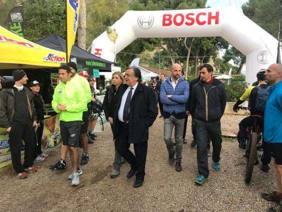 Il sindaco di Palermo Leoluca Orlando in visita a Bike Shop Test (foto bike shop test)