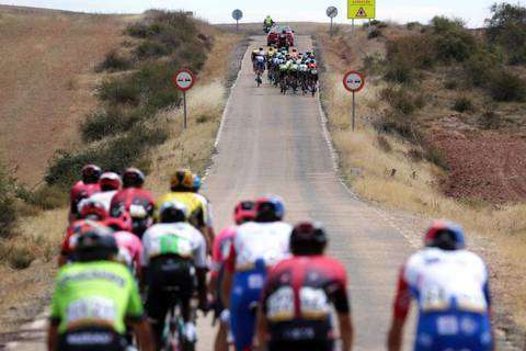 Il vento spacca il gruppo nella tappa 17 della Vuelta (foto cyclingnews)