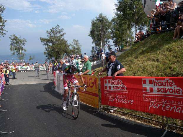 Il Campione Italiano Bongiorno secondo sul traguardo di Tavagnasco.jpg