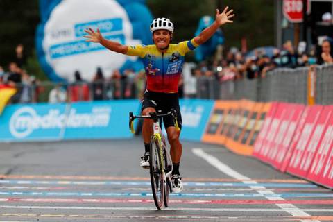 Jonathan Caicedo vincitore tappa sull'Etna (foto cyclingnews)