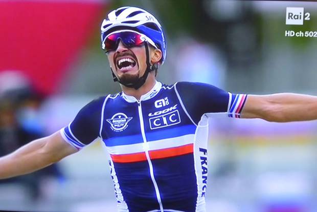 Julian Alaphilippe campione del mondo di ciclismo a Imola 2020