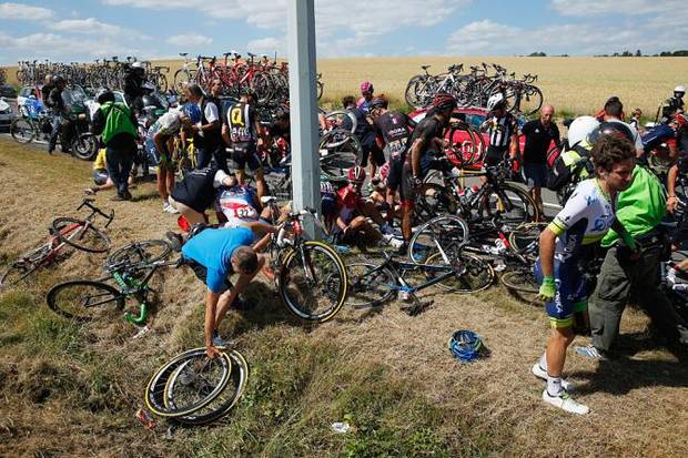 La caduta della terza tappa (foto cyclingnews)