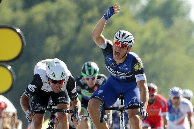 La volata di Cavendish su Kittel alla tappa 14 del Tour de France (foto cyclingnews)