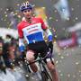 L'arrivo vittorioso di Mathieu Van der Poel (foto cyclingnews)