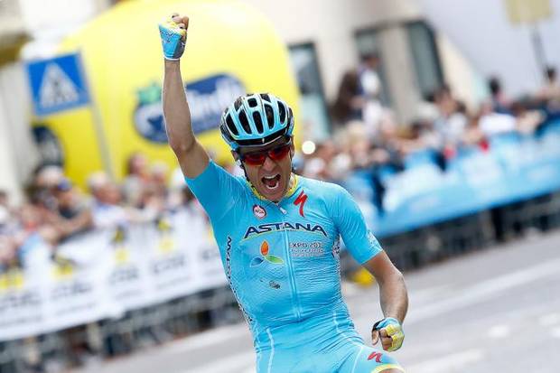 L'esultanza di Kangert al Giro del Trentino (foto Bettini Cyclingnews)