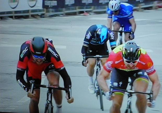 Lo sprint tra Van Avermaet e Sagan
