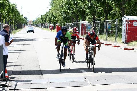 Lo sprint tra Andrea Gallo, Alain Seletto e Wladimir Cuaz (foto fb gallo)